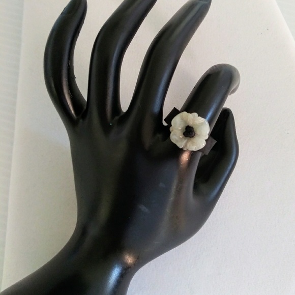Leather Band Jade flower Ring - Picture 4 of 8